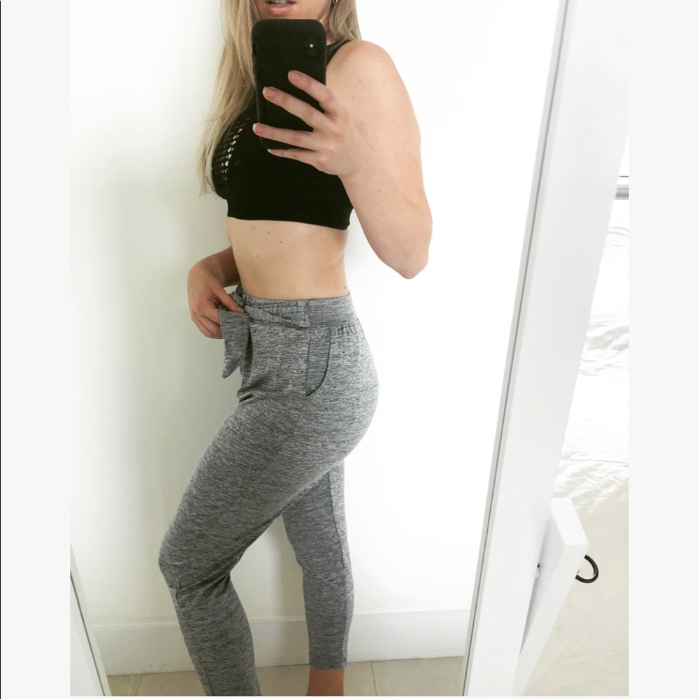 NWT light grey tie front booty enhancing joggers - Picture 3 of 8